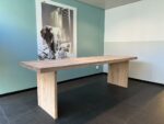 Eikenhouten tafel met houten poten Aren