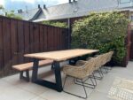 Tuintafel Oscar douglashout met stalen trapezium poten