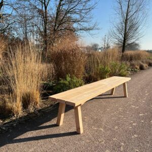 Douglas bankje Fem met schuine poten