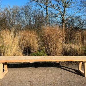 Douglashouten bankje Malin met trapeze poten