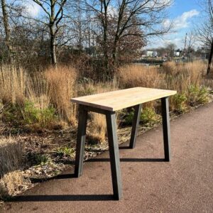 Douglas bartafel Mare met stalen poten