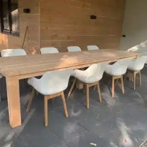 Douglas tafel Asante met blokpoten