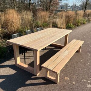 Tuintafel Ferre douglashout met houten U poten