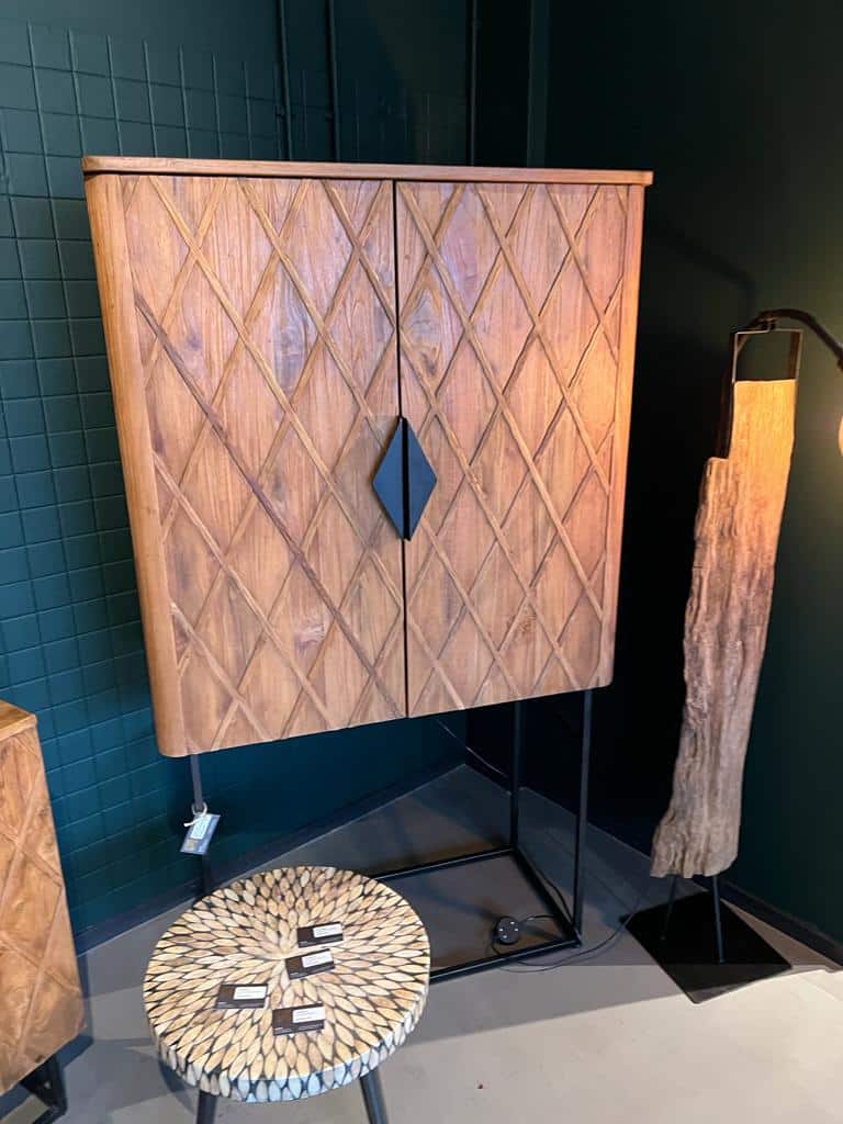 Kast Caro met deuren en stalen frame teakhout