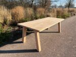 Tuintafel Ines met schuine poten douglas