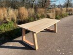 Tuintafel Jidde met trapeze poten douglashout