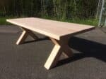 Douglashouten tafel met kruispoten Fleur