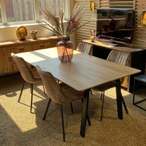 Mangohouten eettafel Dilara met facet rand