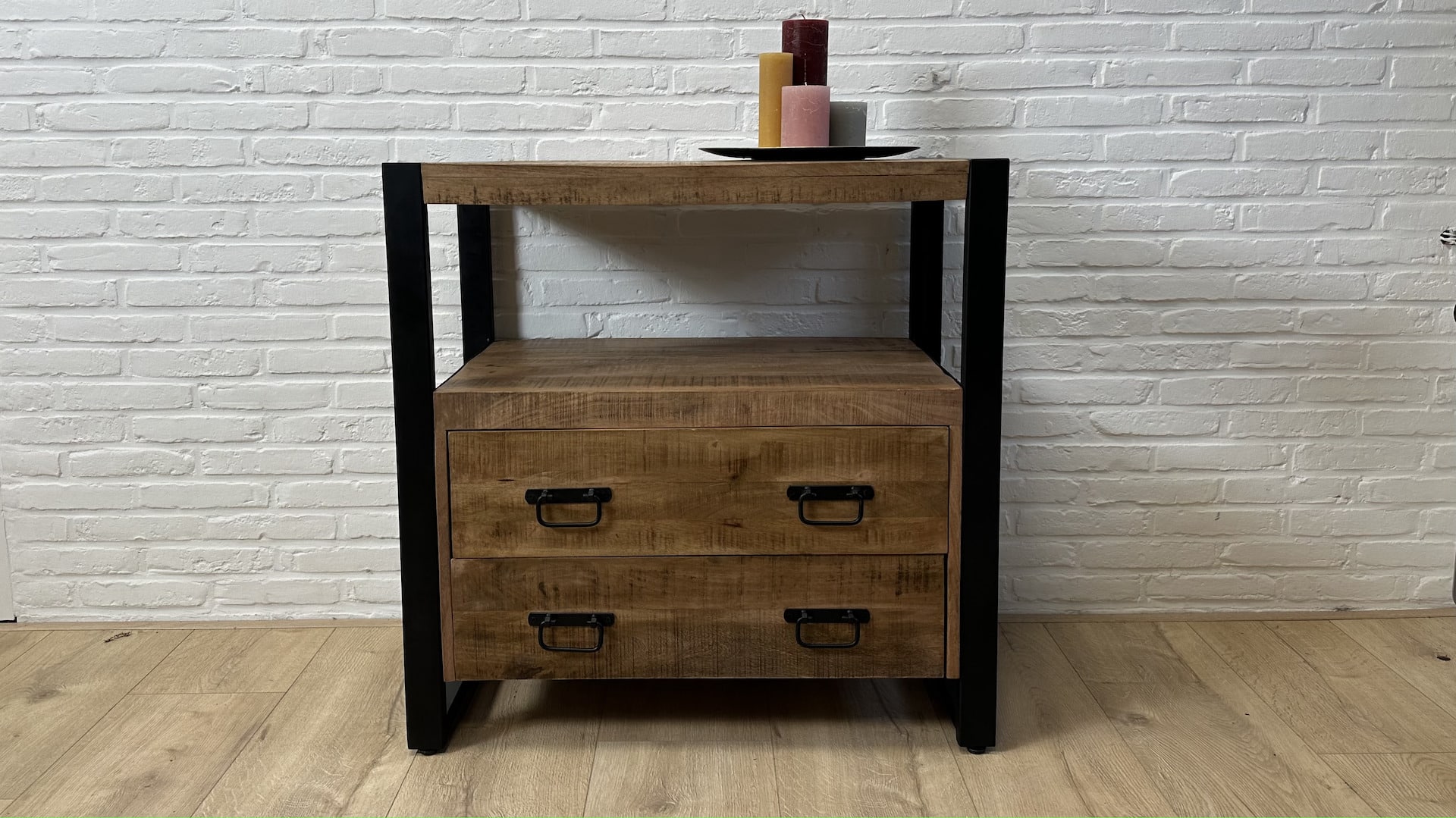 Mangohouten dressoir Brugge met staal Mangohouten dressoir Brugge met staal