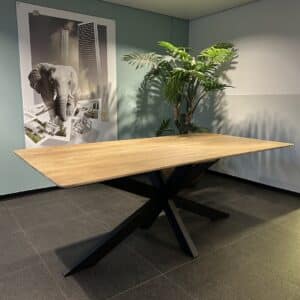 Mangohouten tafel met verjongde rand en matrixpoot Bierk