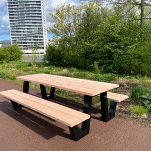 Douglashouten picknicktafel Diest met stalen W poten