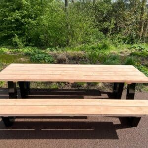 Douglashouten picknicktafel Diest met stalen W poten