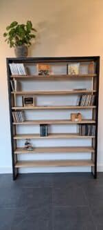 Eikenhouten boekenkast/kast Amani met staal