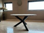Eikenhouten tafel Jobe met stalen 3 poot