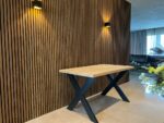 Eikenhouten tafel/bureau Lint met stalen X poten