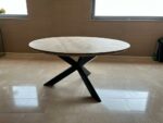 Eikenhouten tafel Jobe met stalen 3 poot