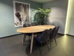 Mangohouten ovaal tafel Emide