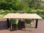 Douglashouten tuintafel Ronse met schuine stalen poten