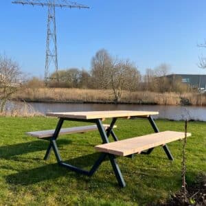 Douglashouten picknicktafel Luik met stalen frame