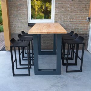 Douglashouten statafel Pleun met stalen U poten