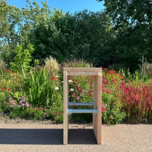 Douglashouten barkruk Henk met steigerbuis