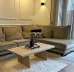 Eikenhouten salontafel Merel met organische vorm poten