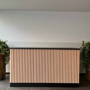 Eikenhouten toonbank Ellen met akoestische paneel