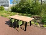Douglashouten tuintafel Loiza met stalen schuine poten