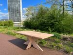 Douglashouten tuintafel Kelly met houten matrixpoot