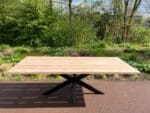 Douglashouten tuintafel Claudia met stalen matrixpoot